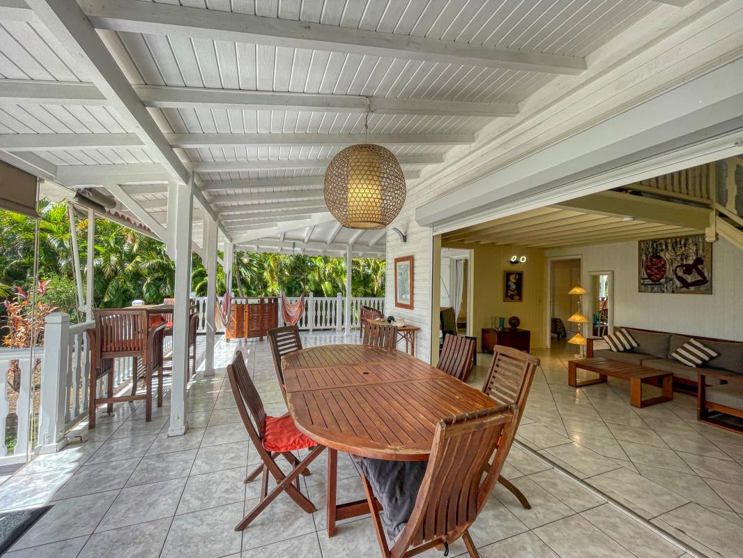 Location villa 4 chambres 11 personnes avec piscine à St François en Guadeloupe - terrasse
